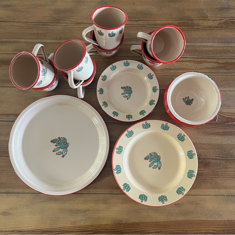 Marble Canyon Dinnerware Set